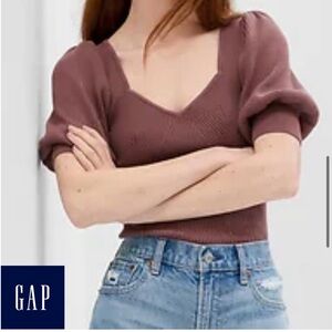 Cute short sleeved sweater with sweet heart neckline